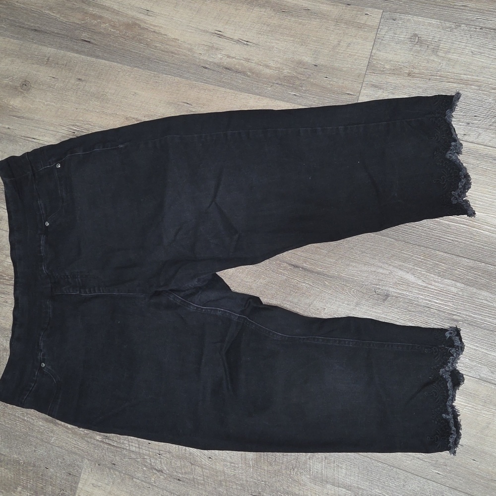 Women's Black Cropped Jeans with Lace Hem